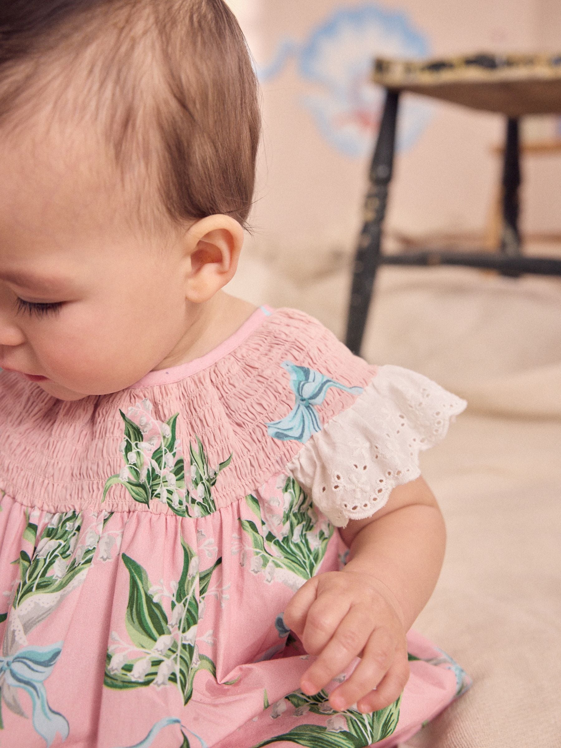 Roze bloemen - Cath Kidston 100% katoenen babyrompertje met print en broderie