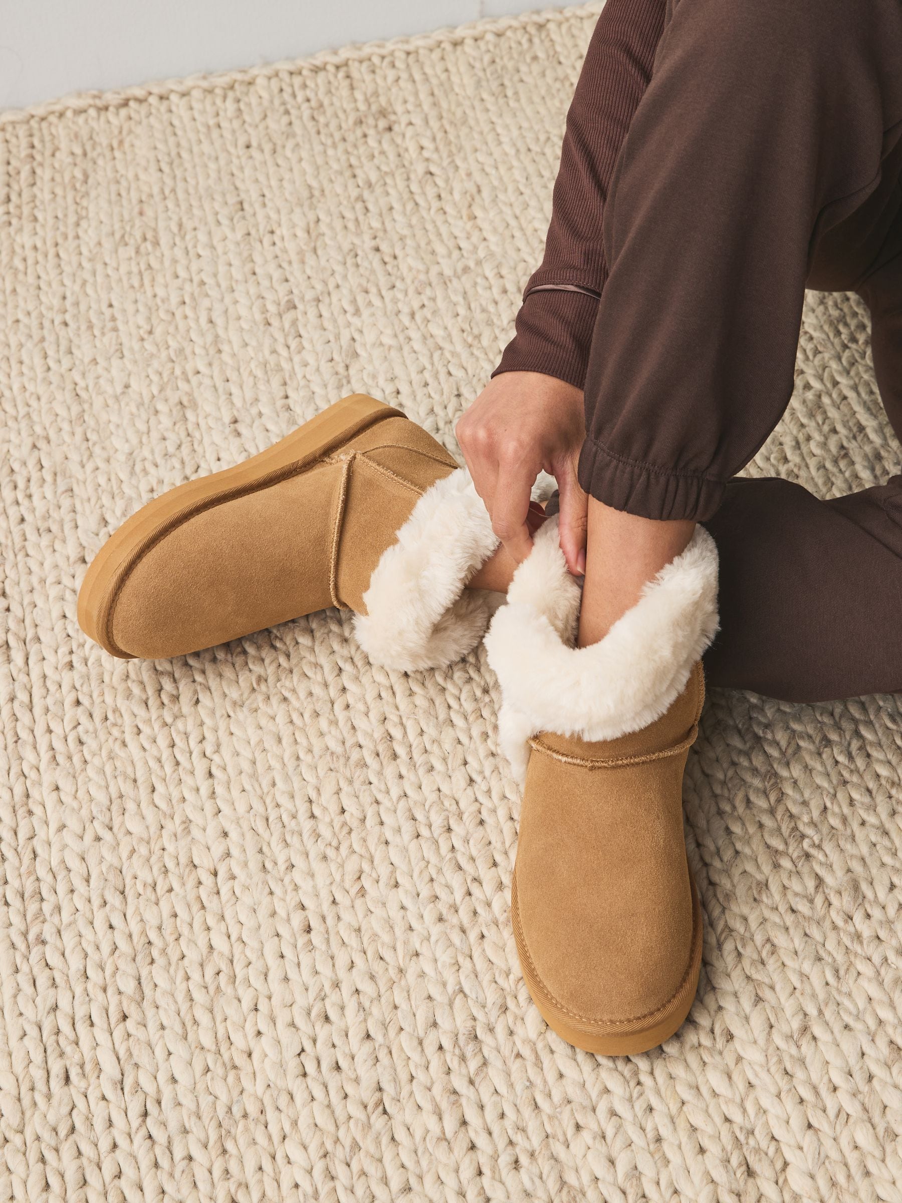 Lichtbruin - Suede Faux Fur Boot Slippers