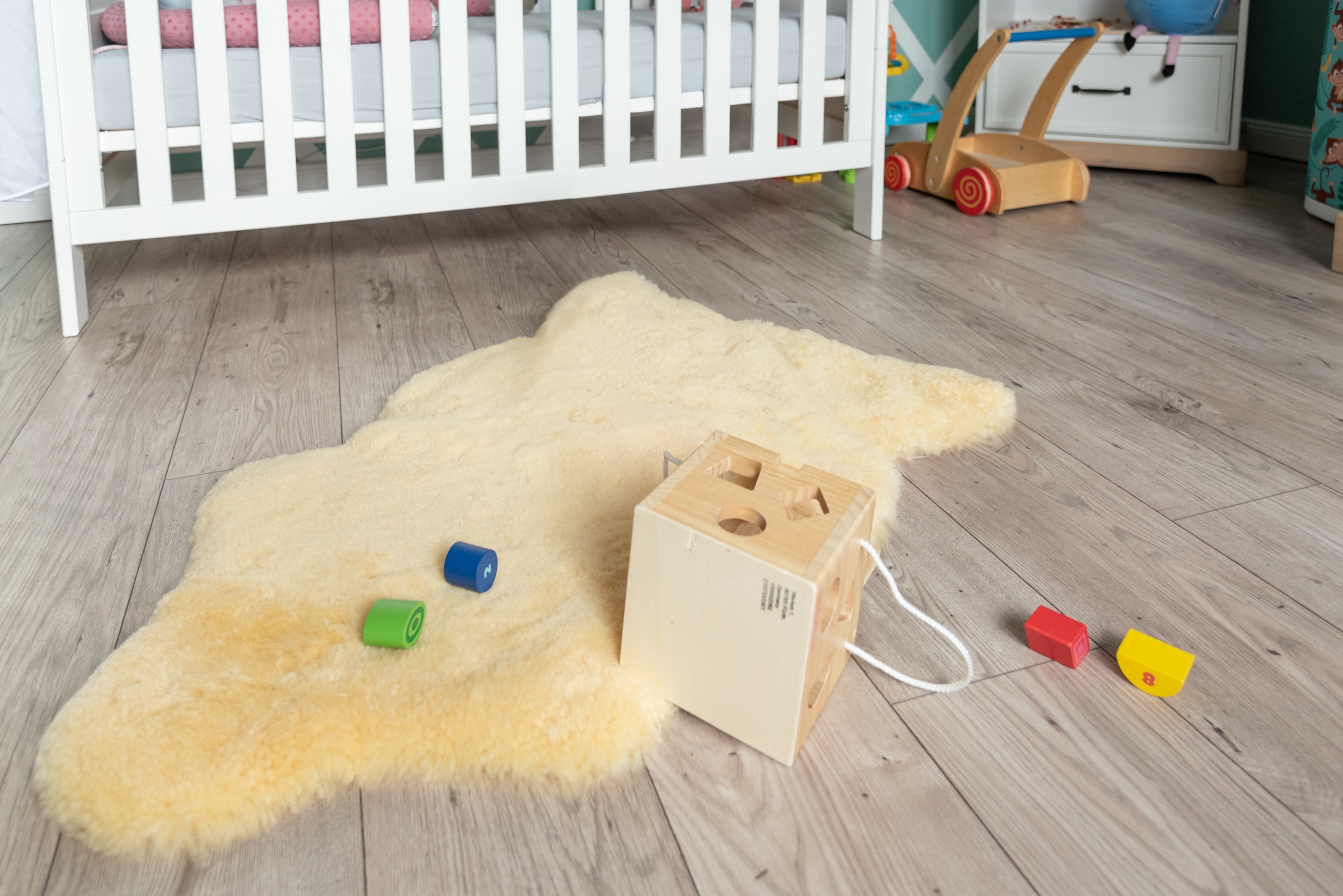 Heitmann Felle Fellteppich »Baby-Lammfell« fellförmig 30 mm Höhe echtes Lammfell, waschbar, Kinderzimmer