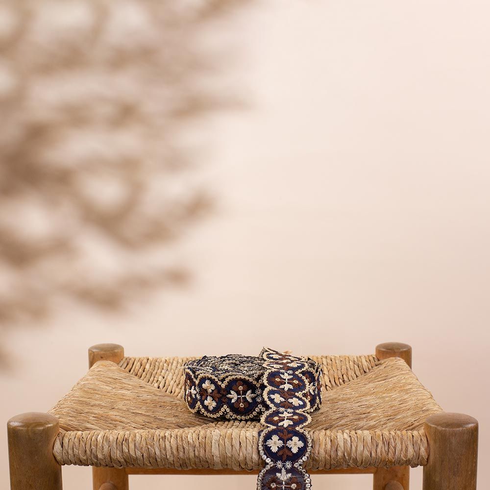 Moonrise geborduurde sierband smal donkerblauw - goud