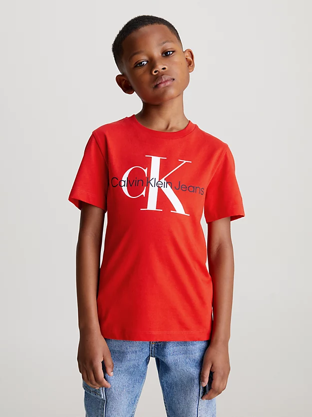 Camiseta infantil com logotipo
