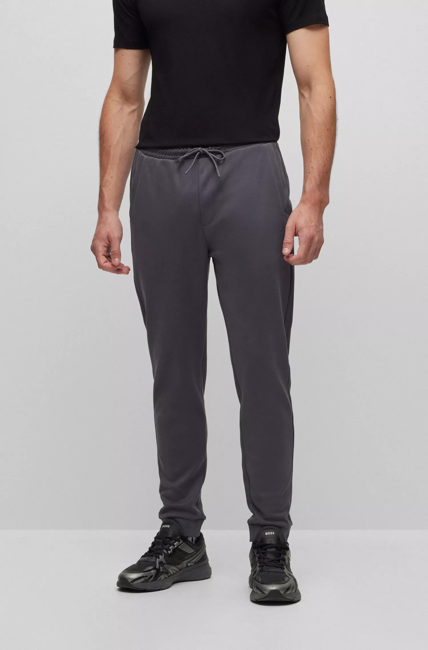 Calça de fato de treino BOSS verde em algodão interlock com logótipo curvo