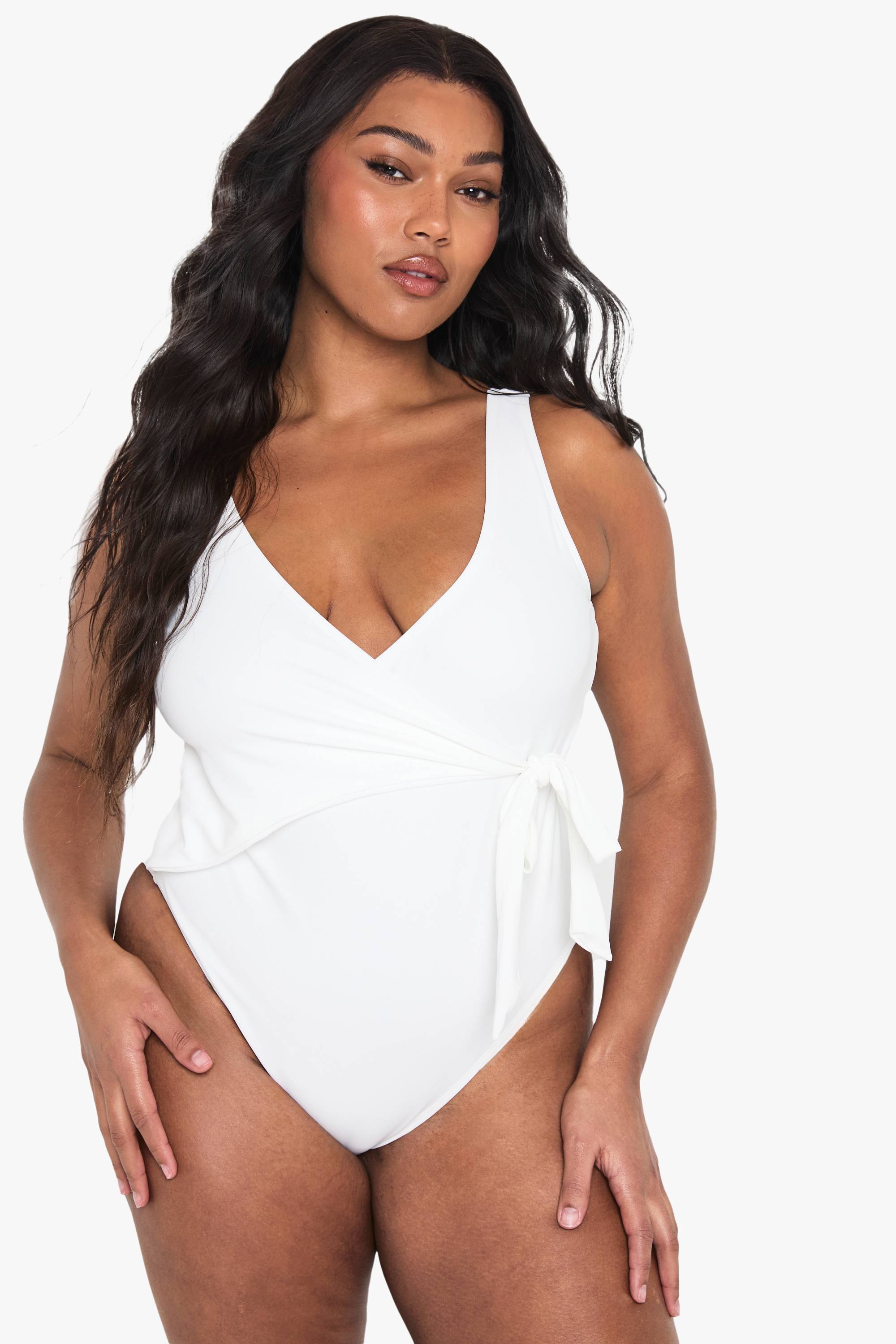 boohoo Plus Swimwear Essentials Maillot de bain enveloppant avec contrôle du ventre