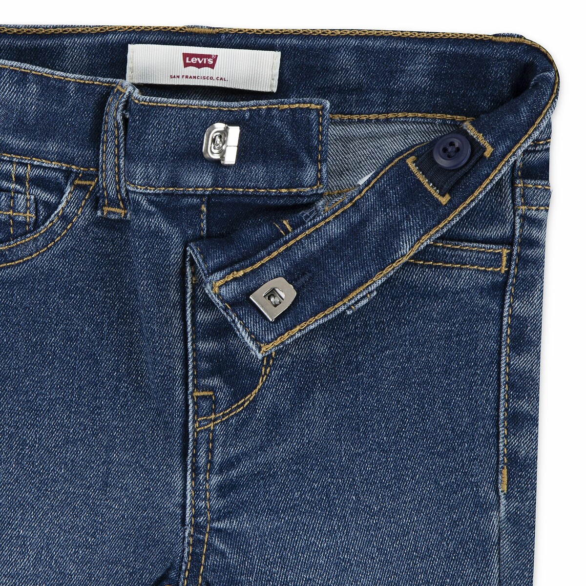 LEVI'S KIDS<br>Conjunto de 3 peças: moletom de lã, camiseta e calça jeans