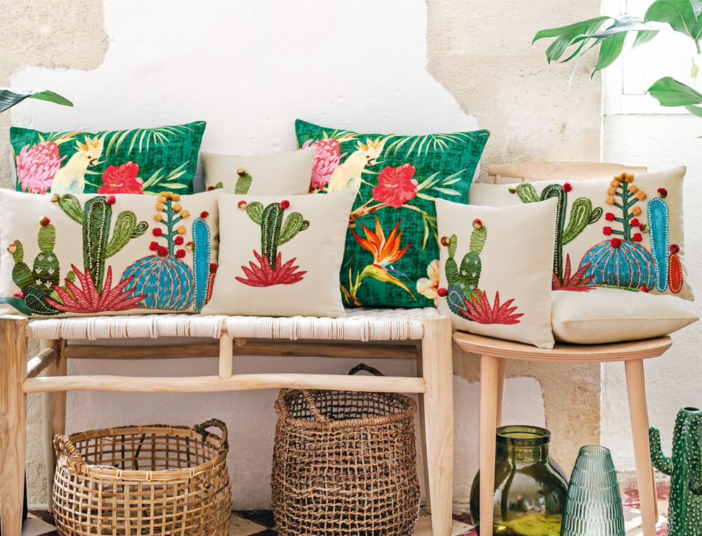 Coussin brodé cactus-Destination tropicale