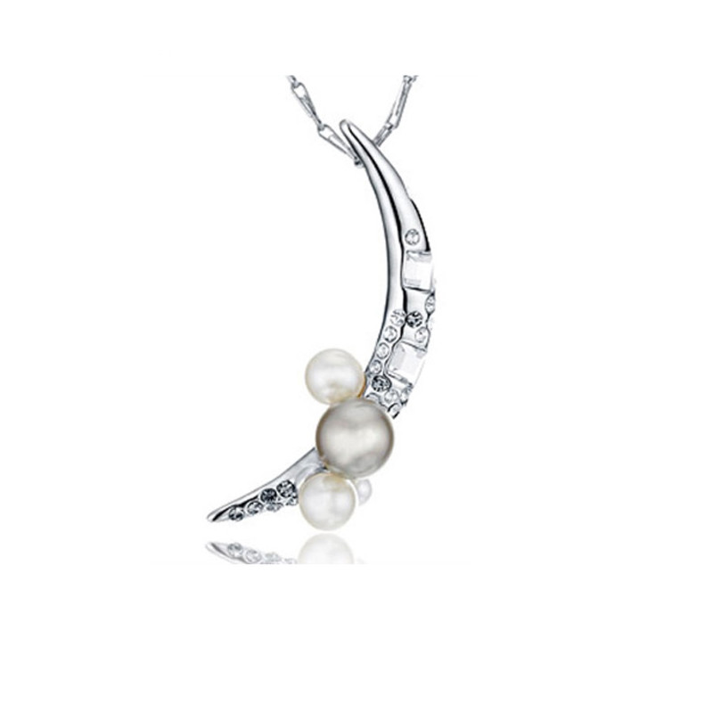 Pendentif Lune en Perles, orné de cristaux de Swarovski Blanc et Plaqué Rhodium