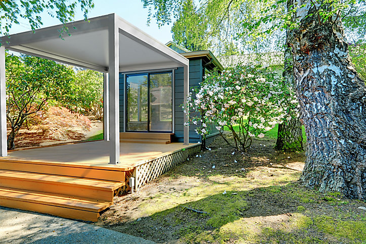 Pergola bioclimatique autoportante motorisée aluminium Oviedo blanc 4,05 x 3 m