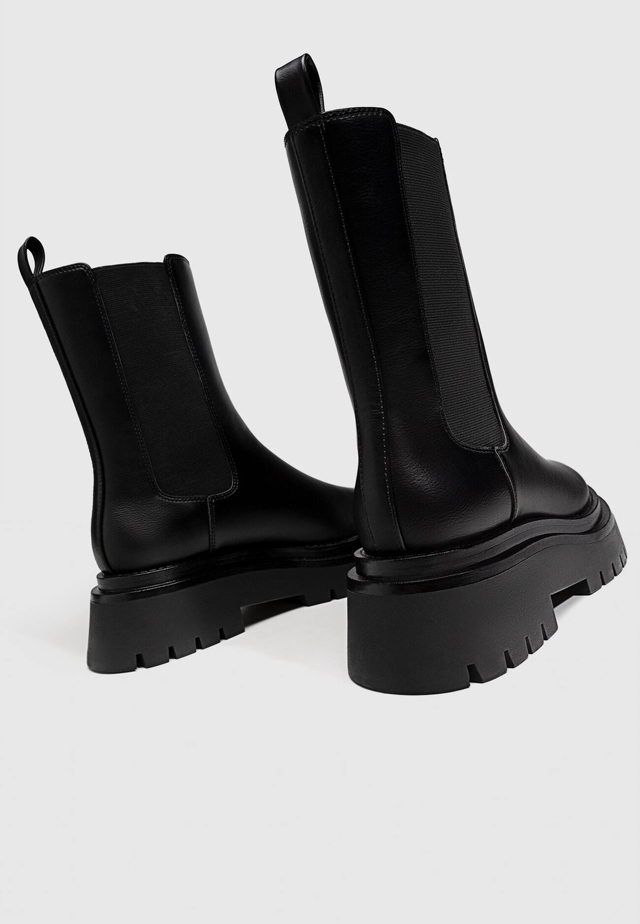 Botas Chelsea de cano curto sem salto