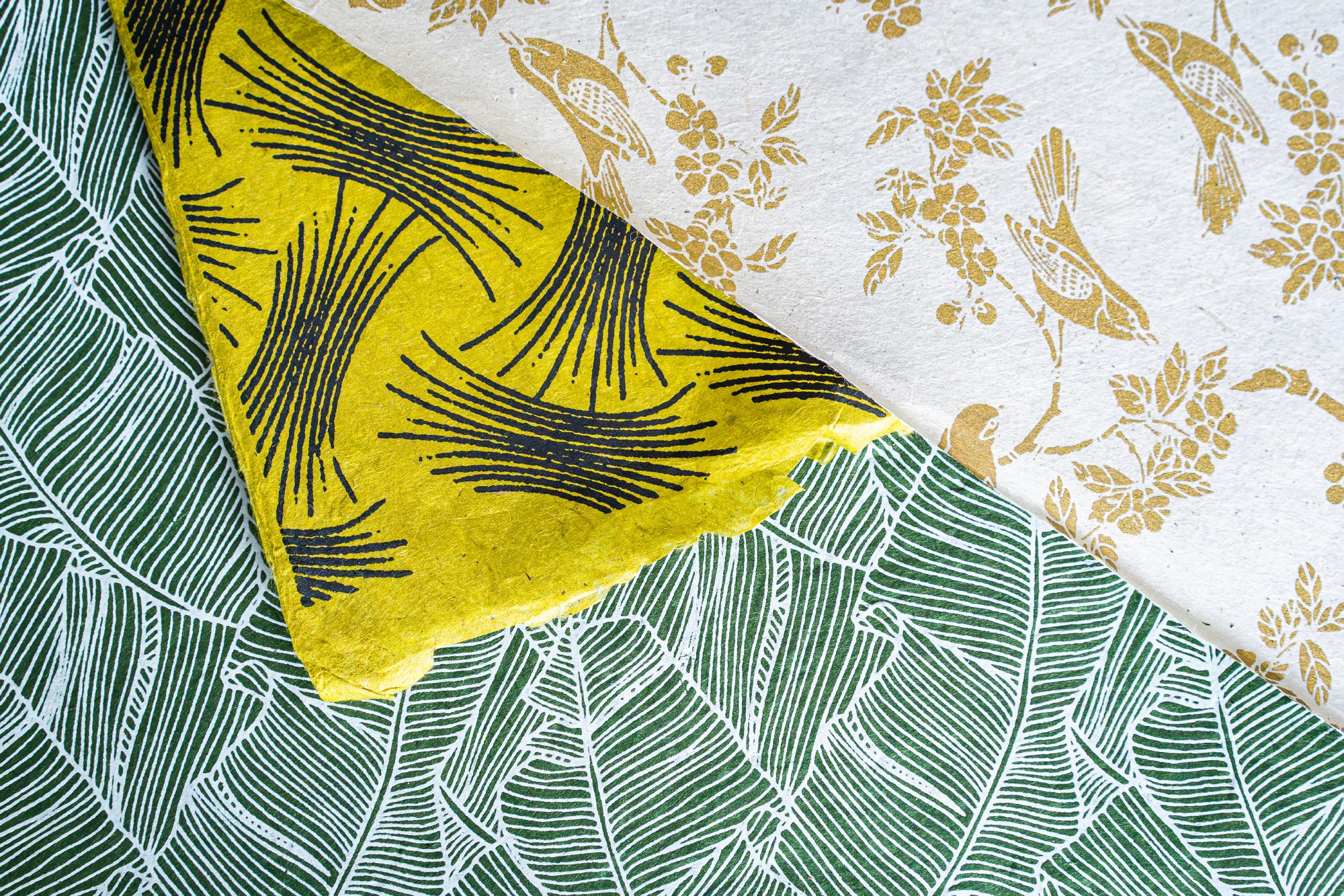 Geschenkpapier 'Vögel' weiß-gold, B 76 cm, L 51 cm günstig bestellen