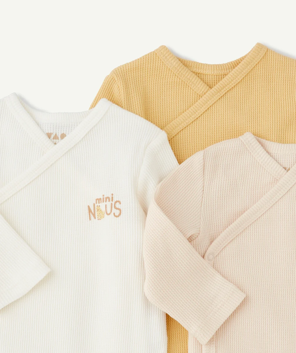 LOT DE 3 BODIES EN COTON BIOLOGIQUE NID D'ABELLE ET CACHE-COEUR