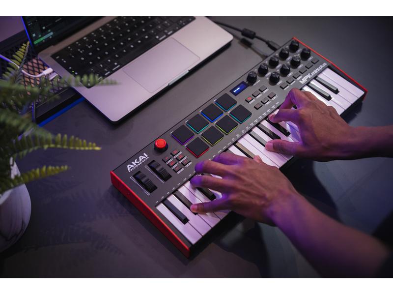 Akai Keyboard Controller MPK Mini Plus Controller für volle, kreative Kontrolle