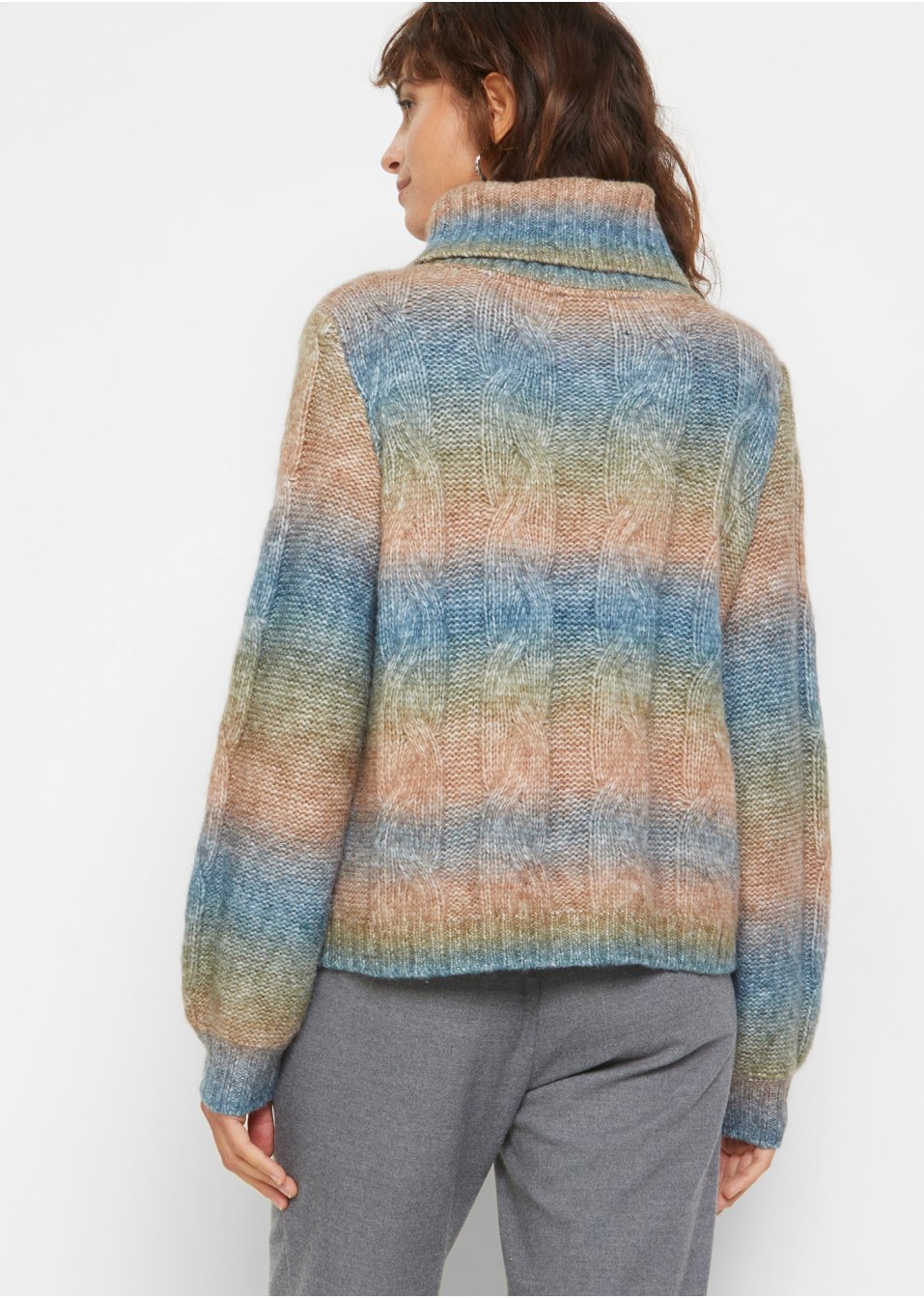 Pull col roulé à motif torsadé