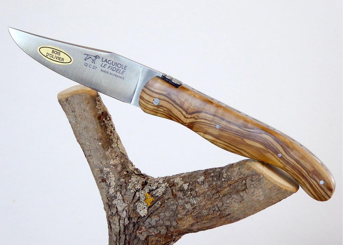 Couteau Laguiole de chasse avec un manche en Olivier
