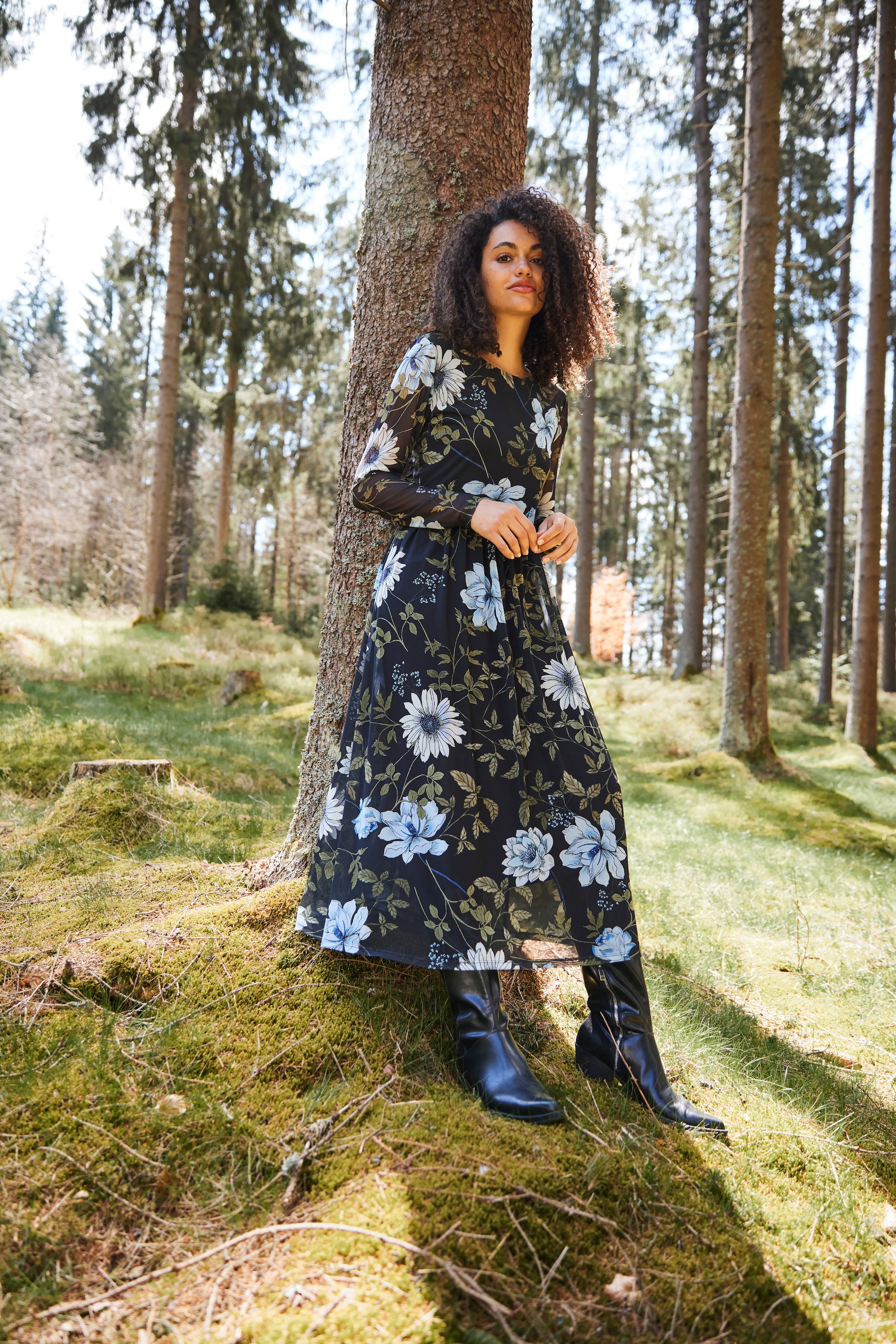Aniston CASUAL Midikleid mit grossflächigem Blüten- und Blätterdruck