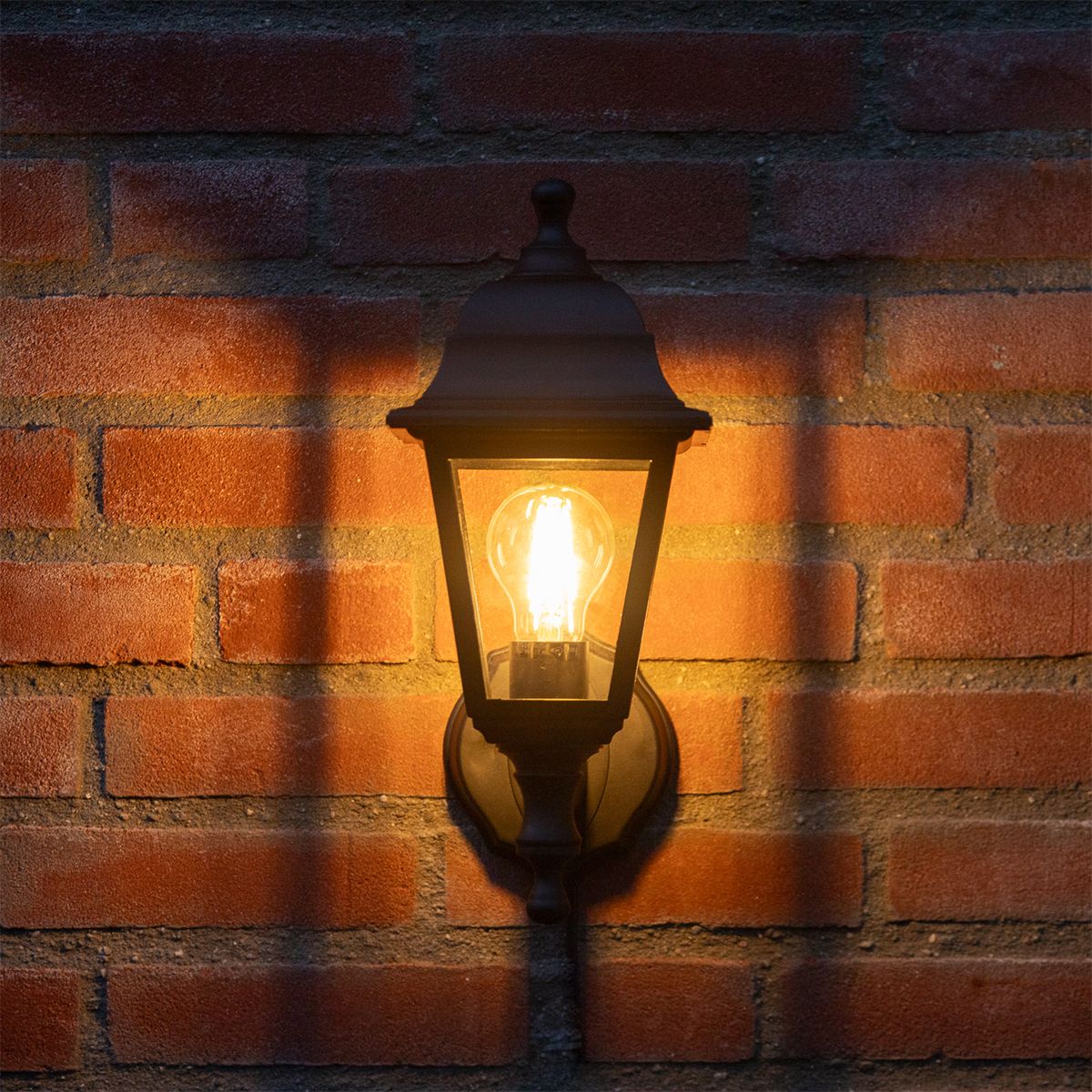 Klassieke buiten wandlamp zwart IP44 - Capital
