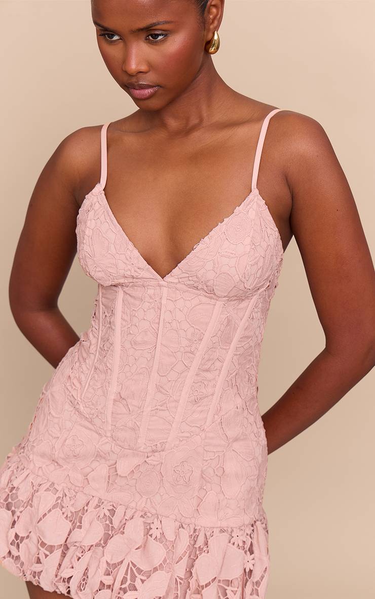 Rose Robe À Détail Coupe Florale Et Ourlet Bouffant Extrême