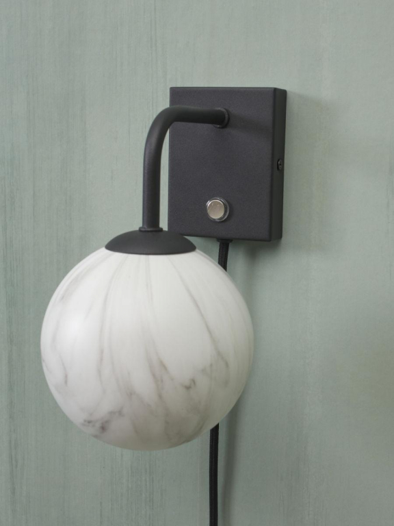It's about Romi Carrara wandlamp zwart
