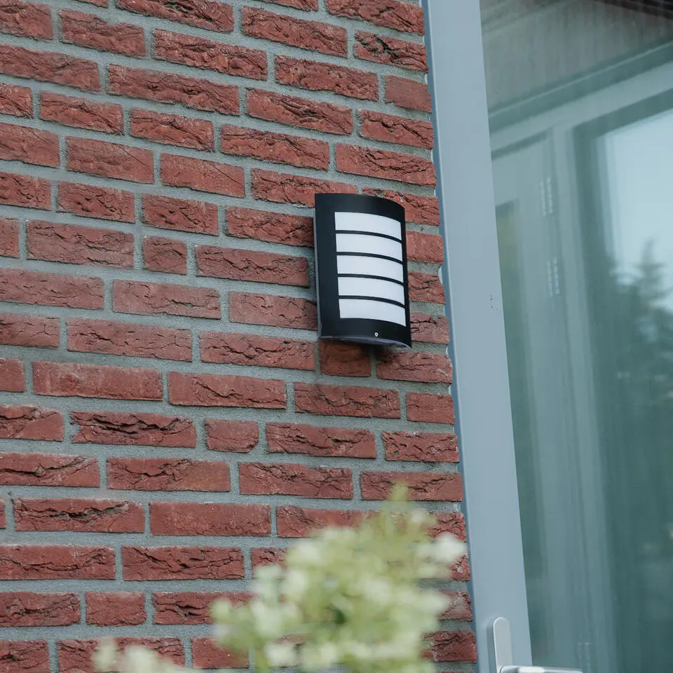 Qazqa buitenlampen met sensor miro zwart e27