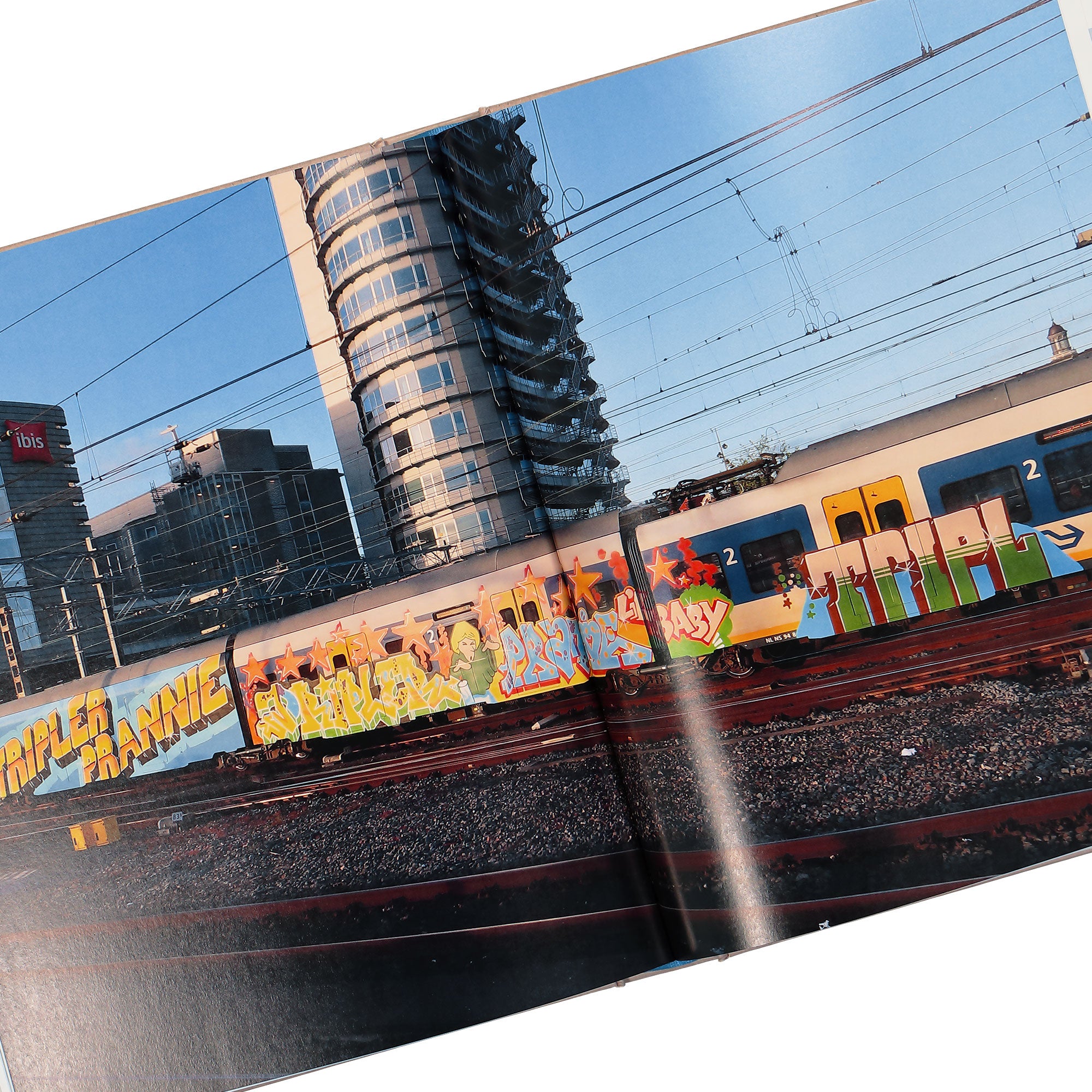 Phaidon<br>The Wide World of Graffiti