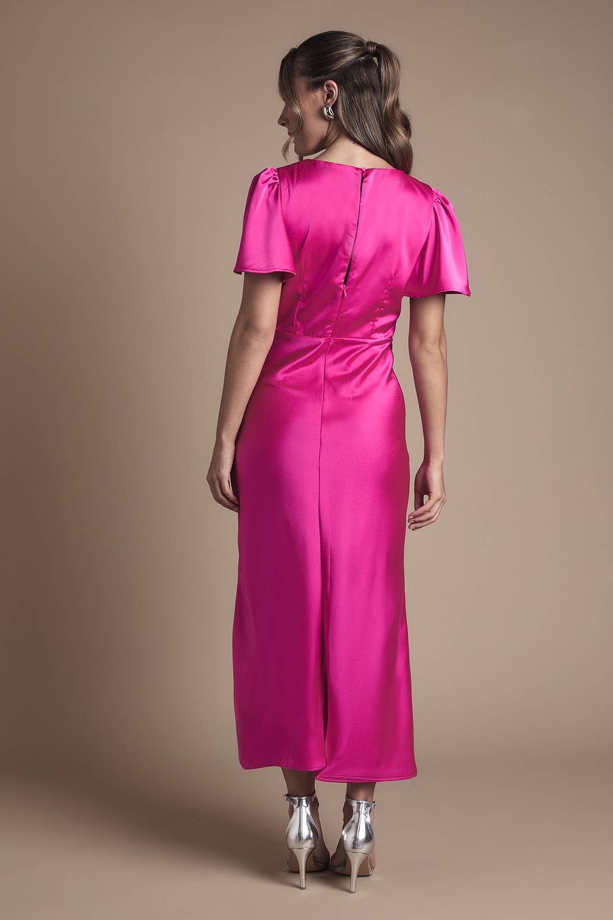 Oasis Robe de Demoiselle d'Honneur Mi-Longue en Satin à Manches Papillon et Drapé Croisé