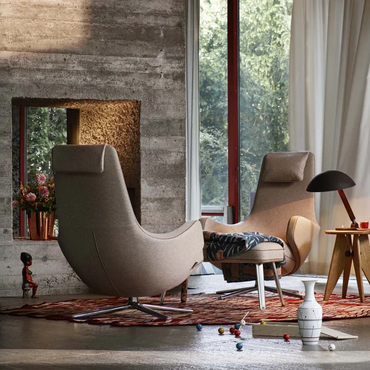 Vitra - Repos Sessel und Ottoman, Leder premium sand, Aluminium poliert (Filzgleiter)