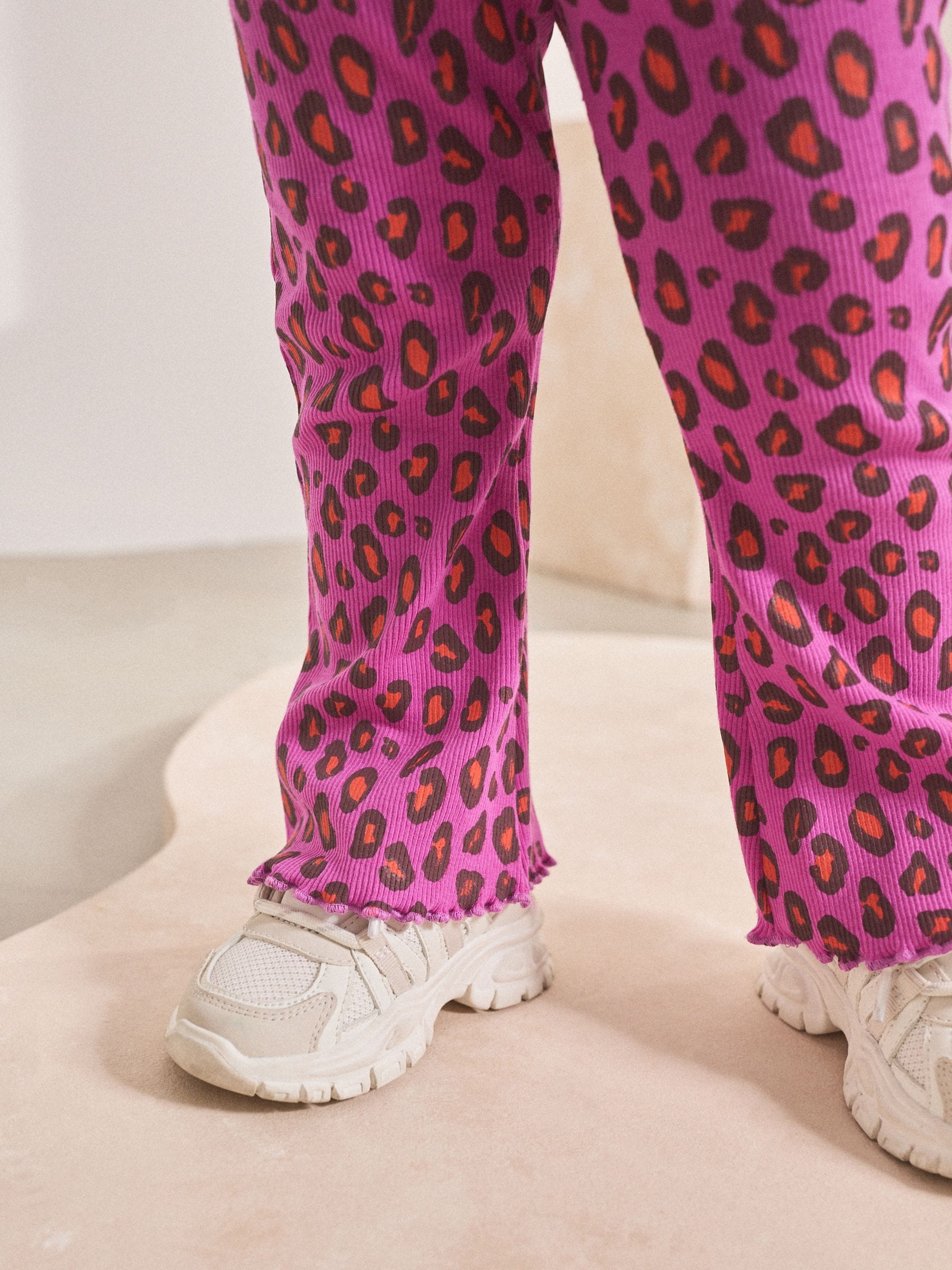 Roze dierenprint met hartjes - Set van sweatshirt en uitlopende legging (3mnd -7jr)