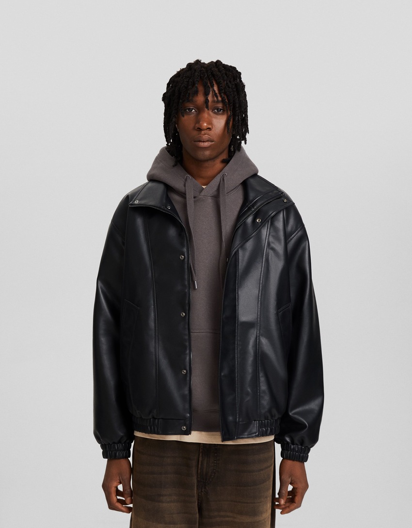 Jaqueta bomber oversized em couro sintético