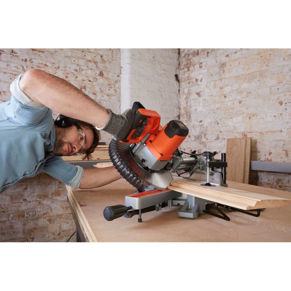 KAPP- & GJÆRSAG BLACK+DECKER BES700-QS 1600W 216MM