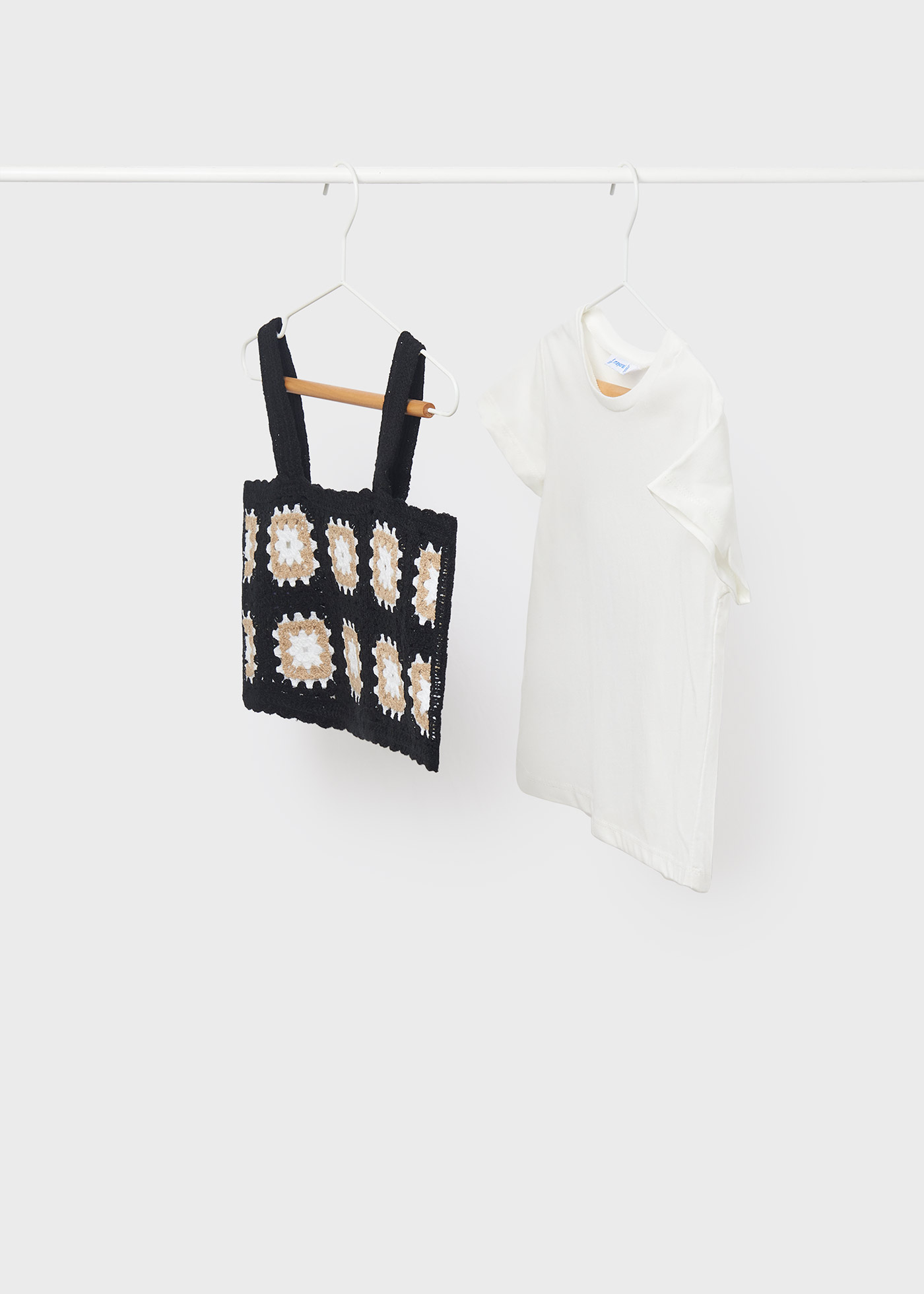 Conjunto de 2 peças: blusa de crochê e camiseta para meninas