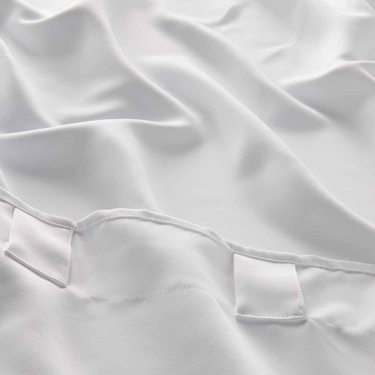 LA REDOUTE INTERIEURS<br>Cortina blackout Voda com laços ocultos