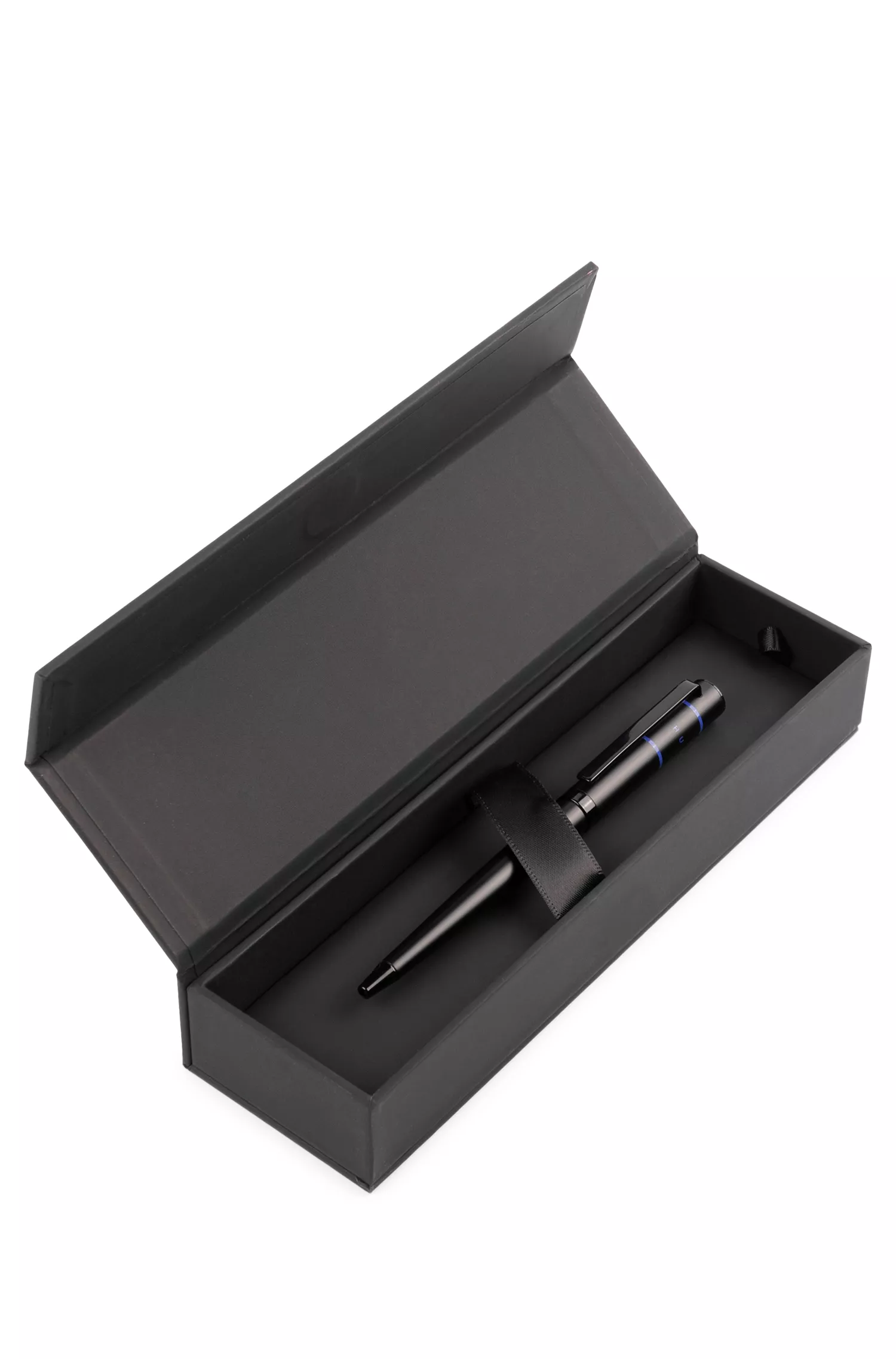 Caneta esferográfica BOSS preta com linhas e logotipo azuis.
