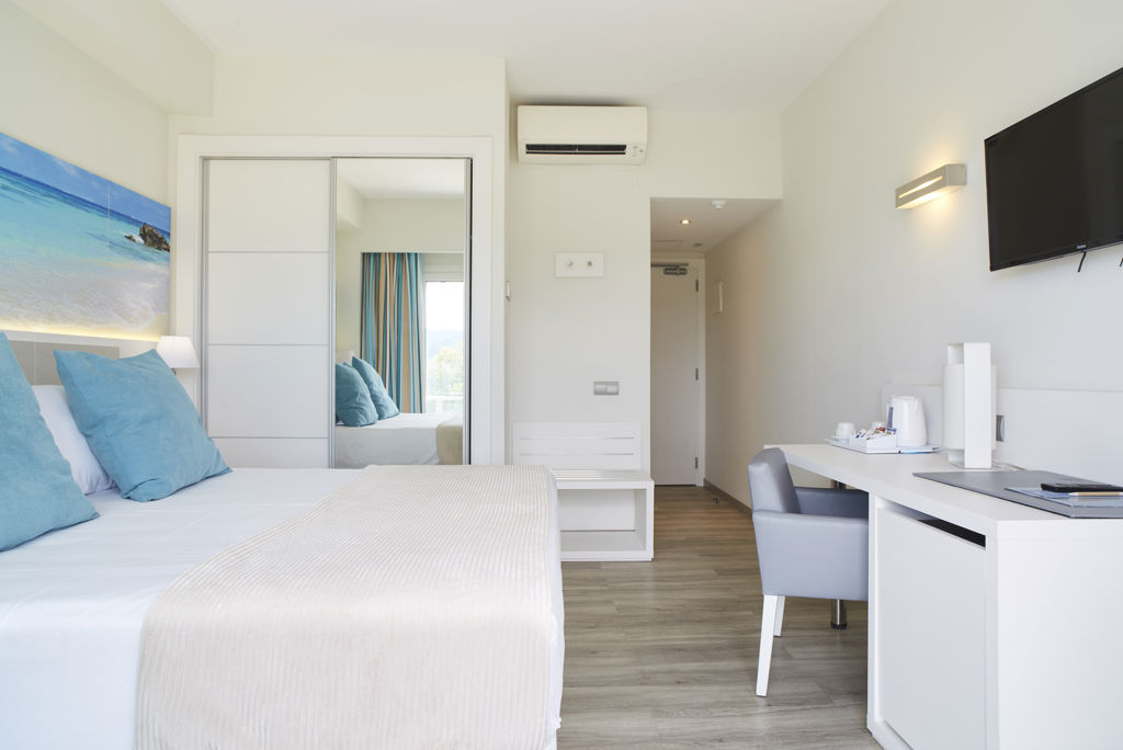 Invisa es Pla Hotel Logies en ontbijt - Hotel