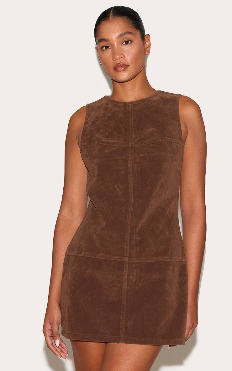 Deep Chocolate Robe Droite Sans Manches En Faux Suède Structuré Avec Détails De Coutures