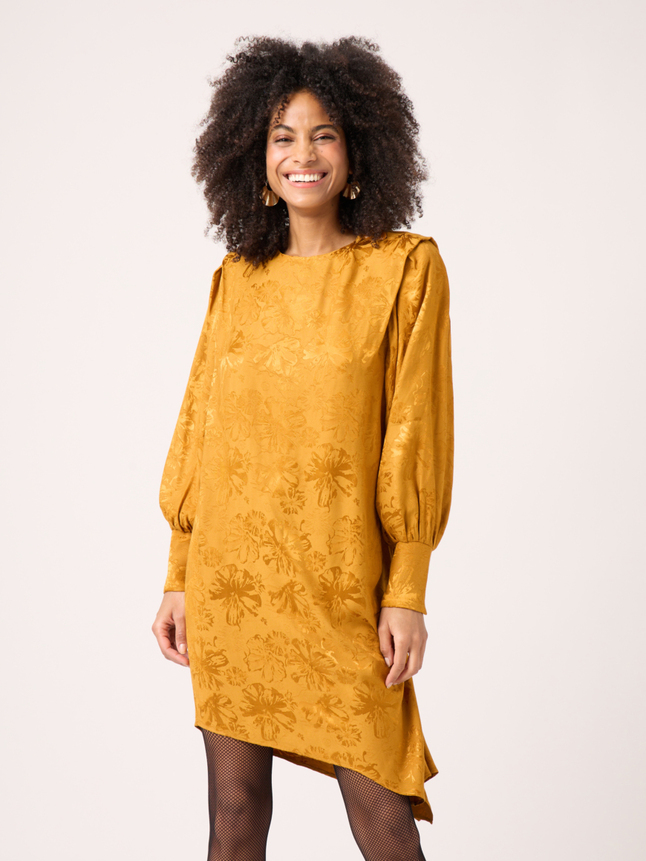 Robe courte asymétrique