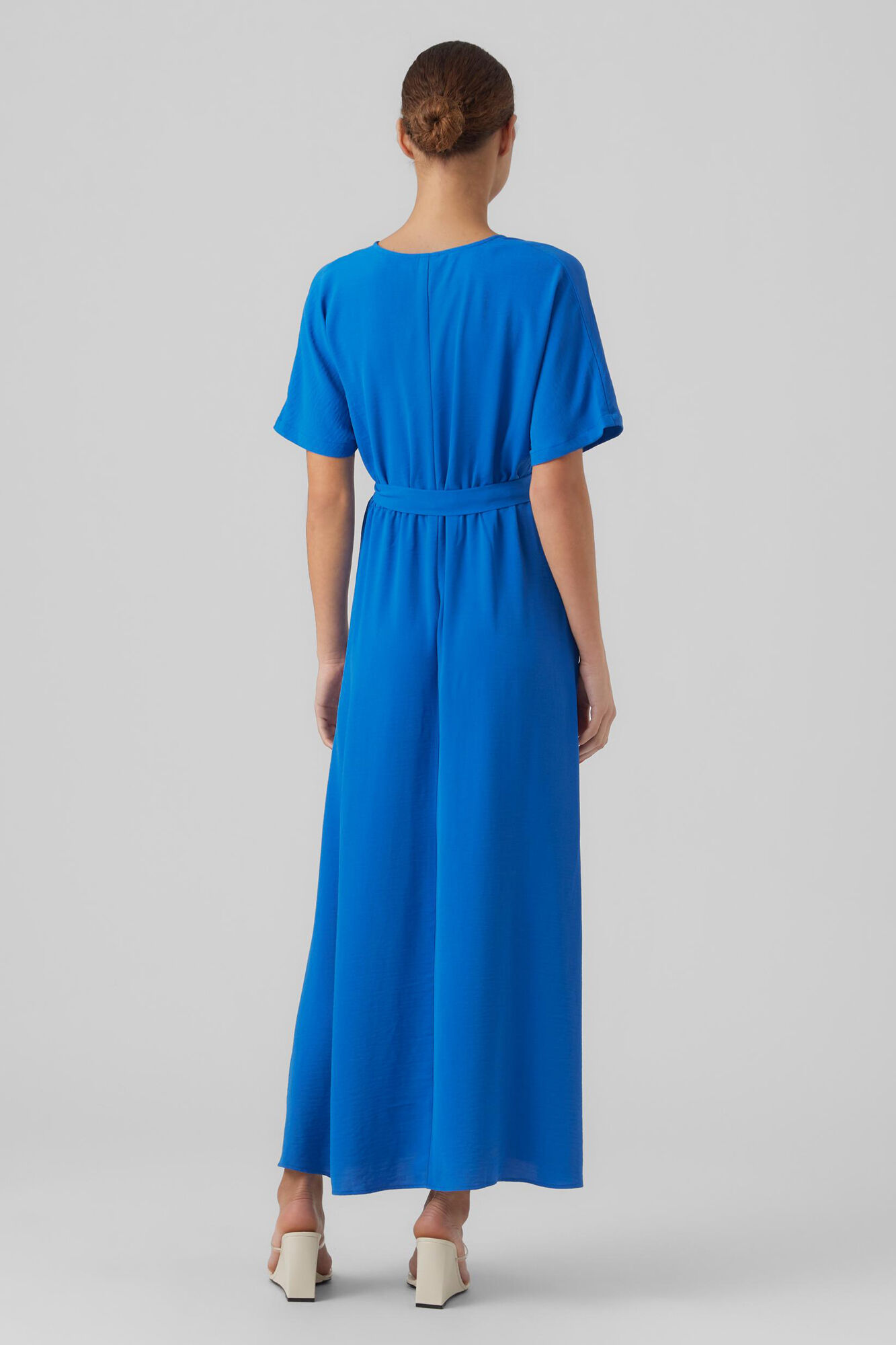 Vestido na altura do tornozelo com decote cruzado - Azul