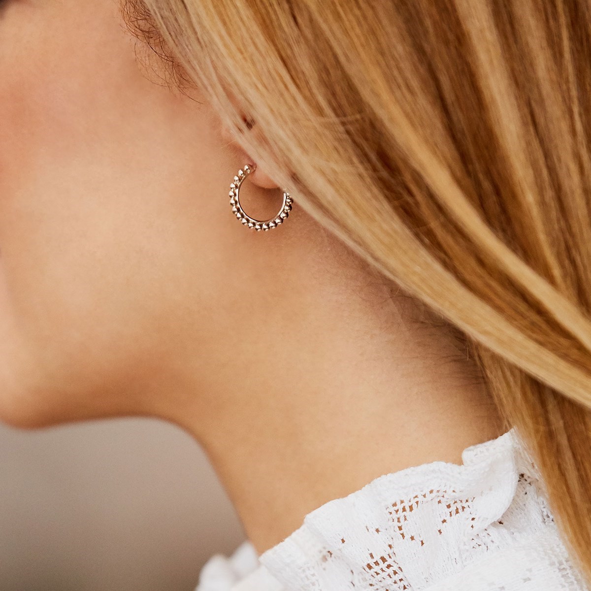 Mini créoles en argent ligne de perles