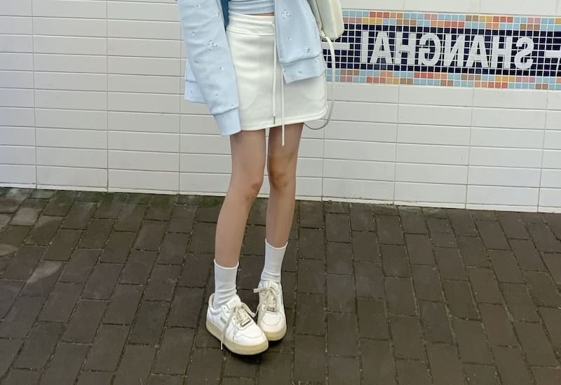 Satierra - Hoodie met rits en bloemenprint / Crop top met kanten rand / Effen mini-kokerrok met trekkoord in de taille