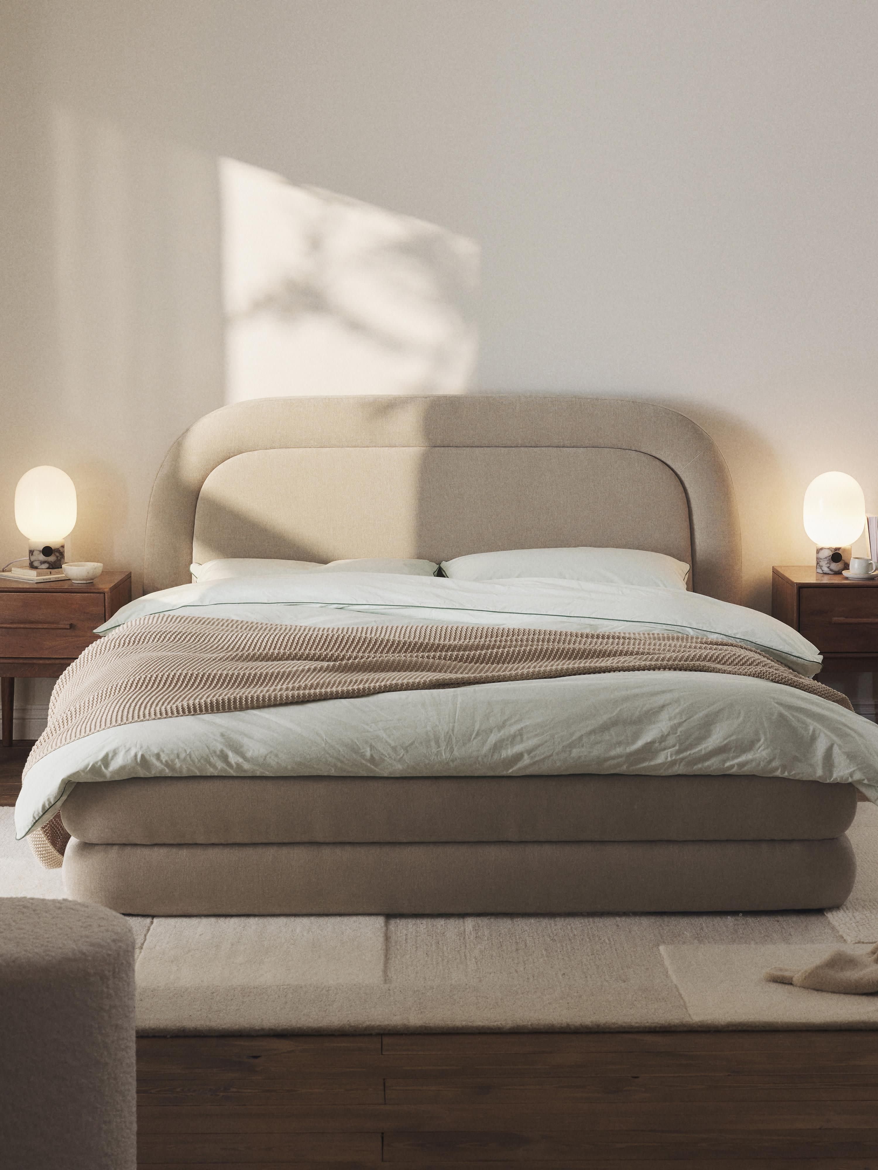Gestoffeerd bed Solomon