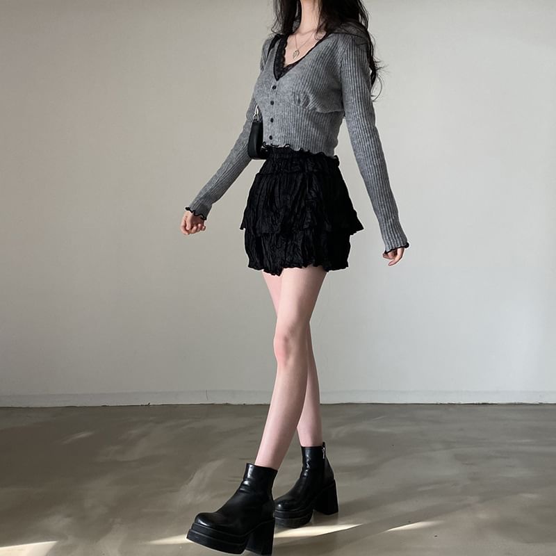 Sosana - Geribbelde crop top met lange mouwen, V-hals en kanten afwerking
