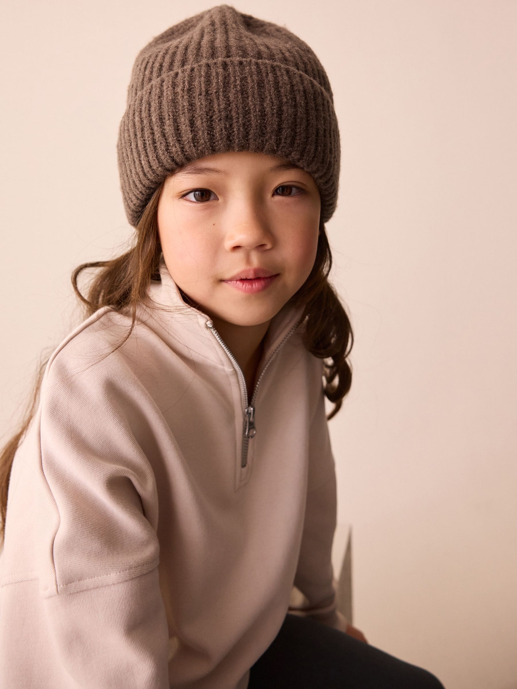 Chocoladebruin - Fluffy beanie-muts (1-16jr)