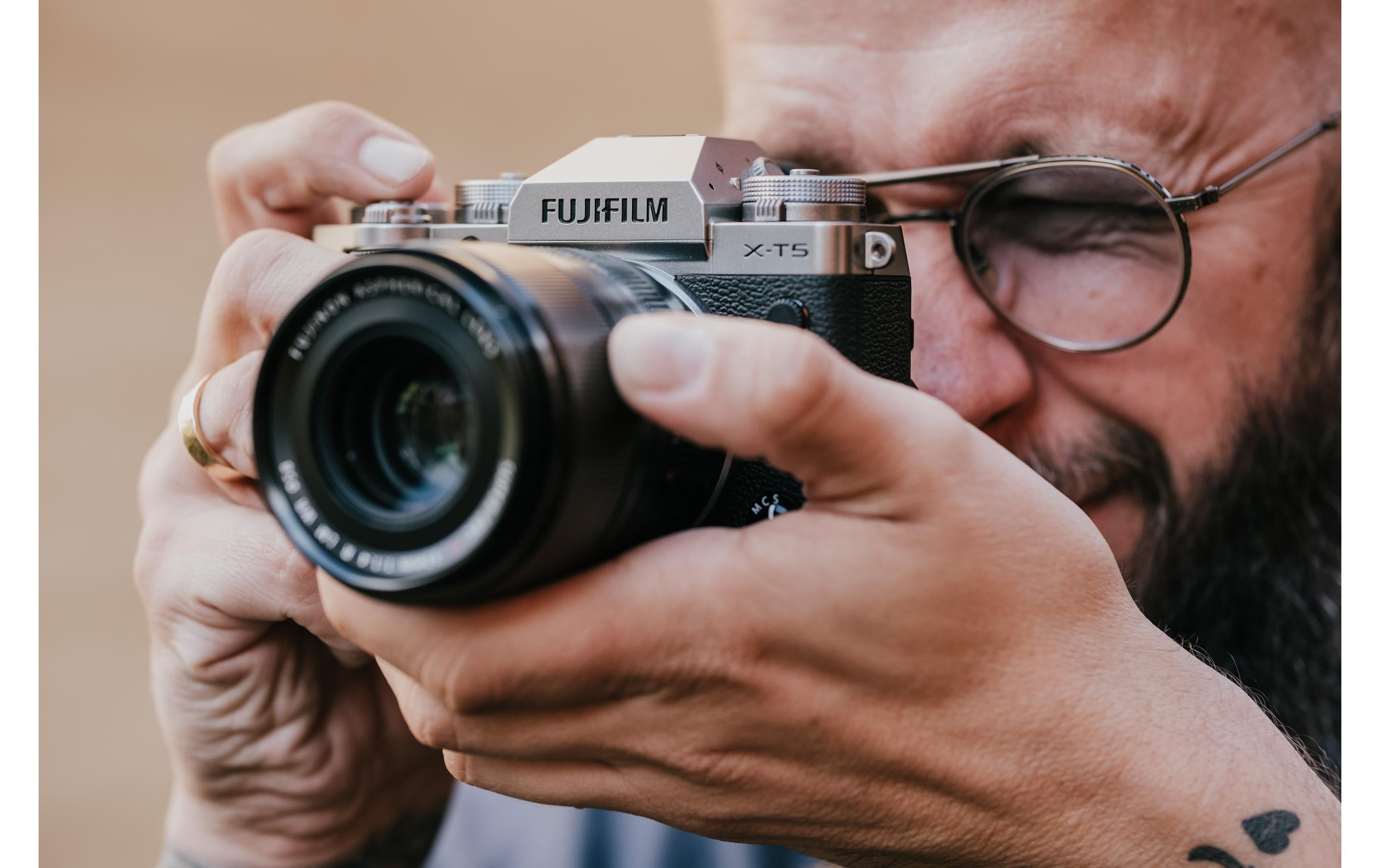 Fotokamera X-T5 Body Silber<br>Spiegellose Systemkamera mit 40.2 Megapixel-Sensor und integriertem Fünf-Achsen-Bildstabilisator