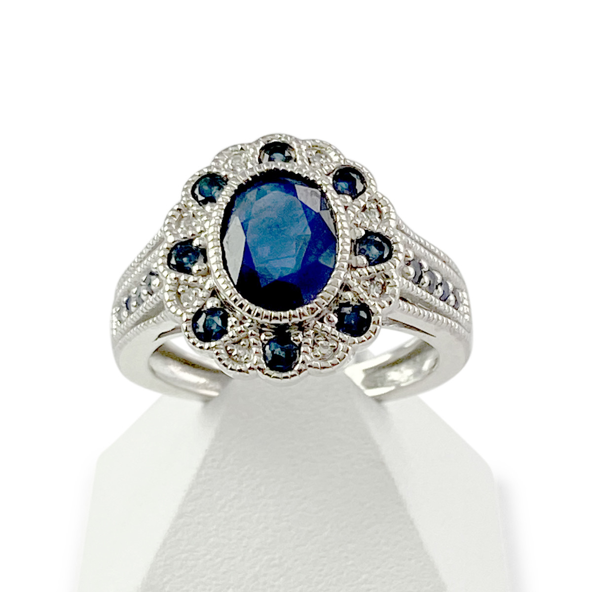 Bague d'occasion or 750 blanc fleur saphirs et diamants
