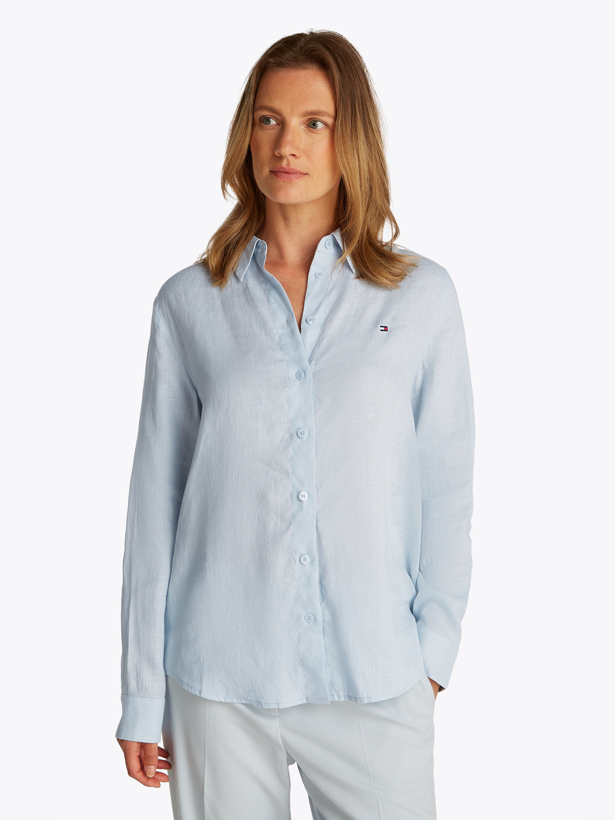 Tommy Hilfiger Hemdbluse »ESS LINEN RELAXED SHIRT« mit Logostickerei ,kühlendes Premium Leinen