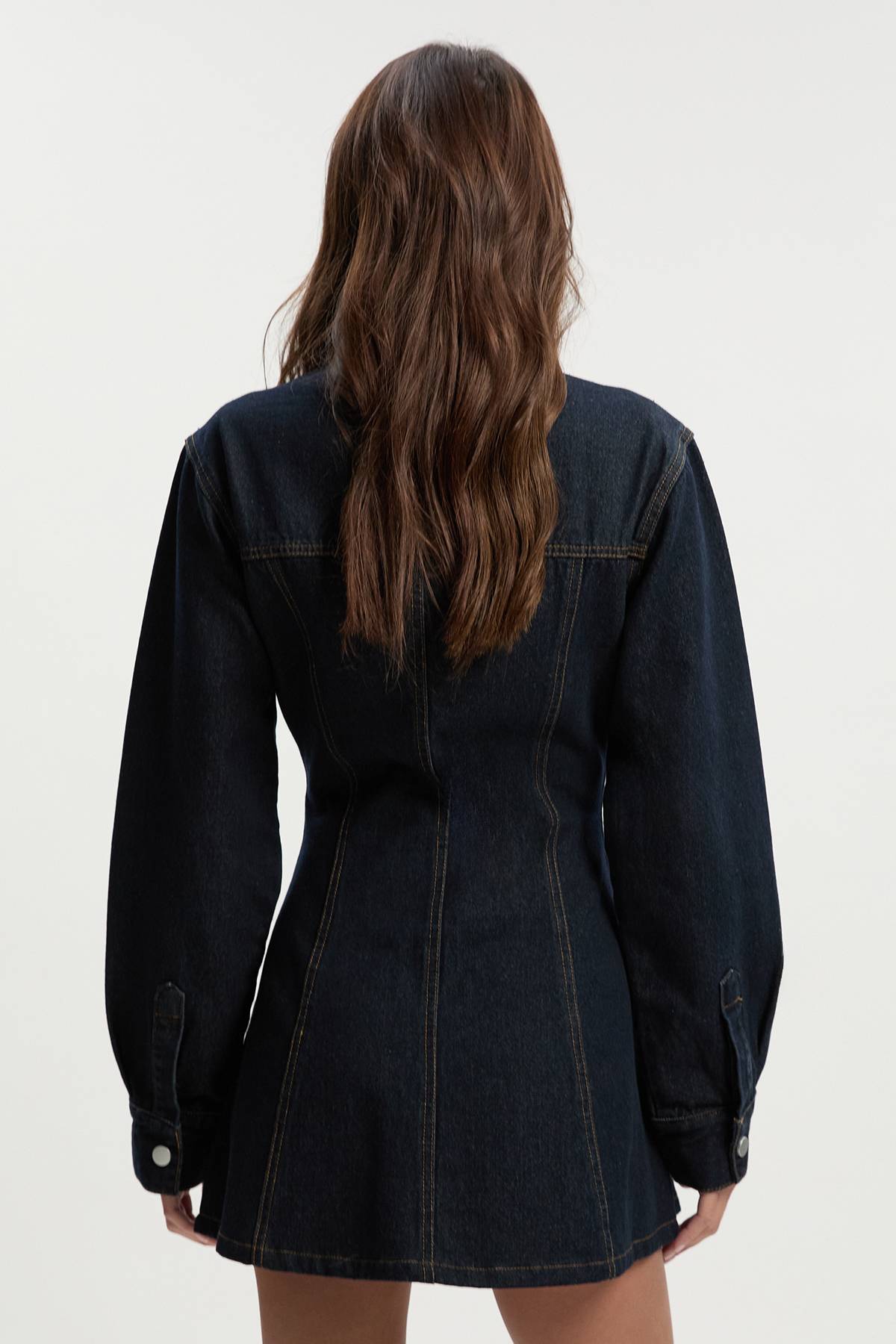 boohoo Robe en denim à manches longues, taille cintrée