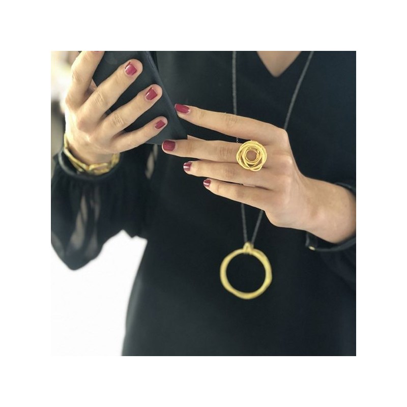 Collier en plaqué or rose fait main avec chaîne et cercles métalliques martelé à la main - Bijou de créateur