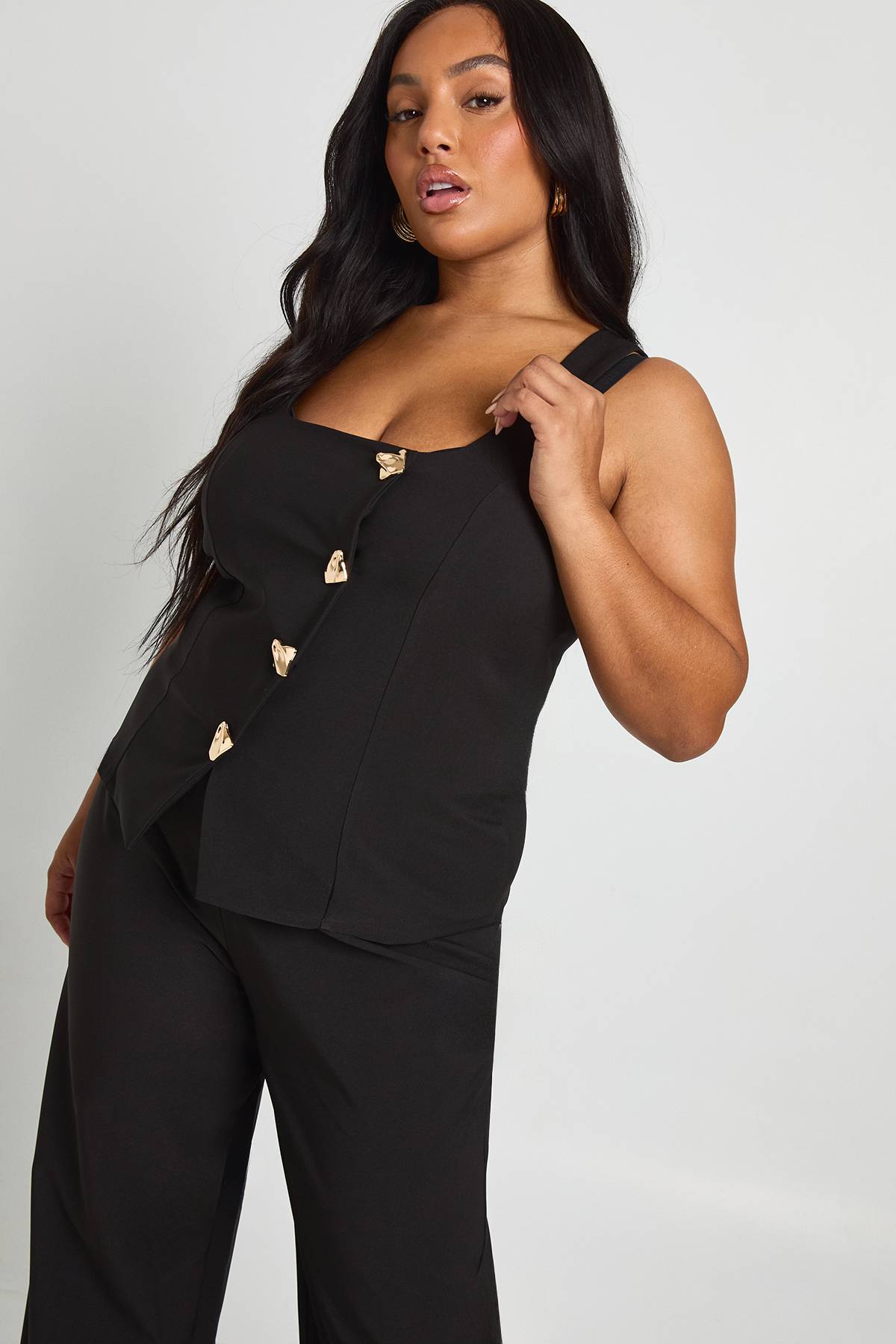 boohoo Gilet à la coupe asymétrique orné d'un détail de galon doré Plus et pantalon tailleur à jambes larges assorti