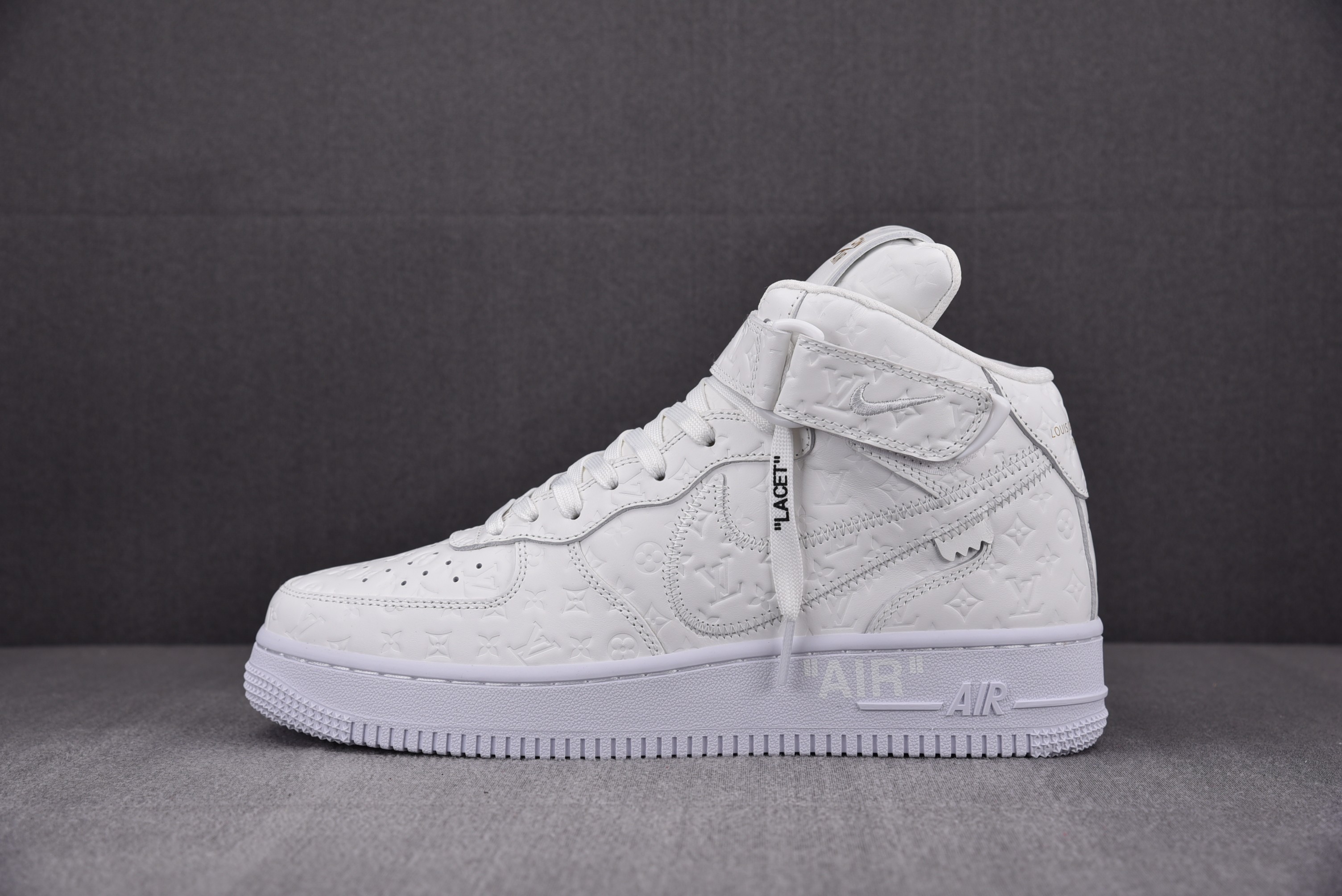 Nike Air Force 1 High Louis Vuitton   Monogram Triple White (Be careful about the size!!)