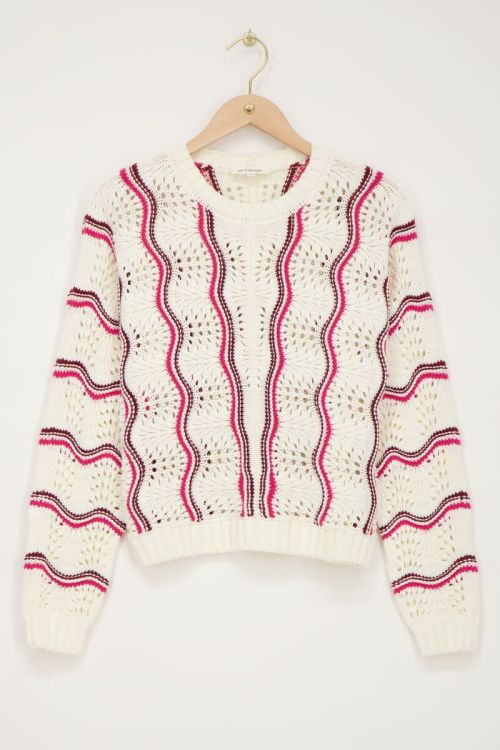 Witte trui ajour met rode en roze strepen