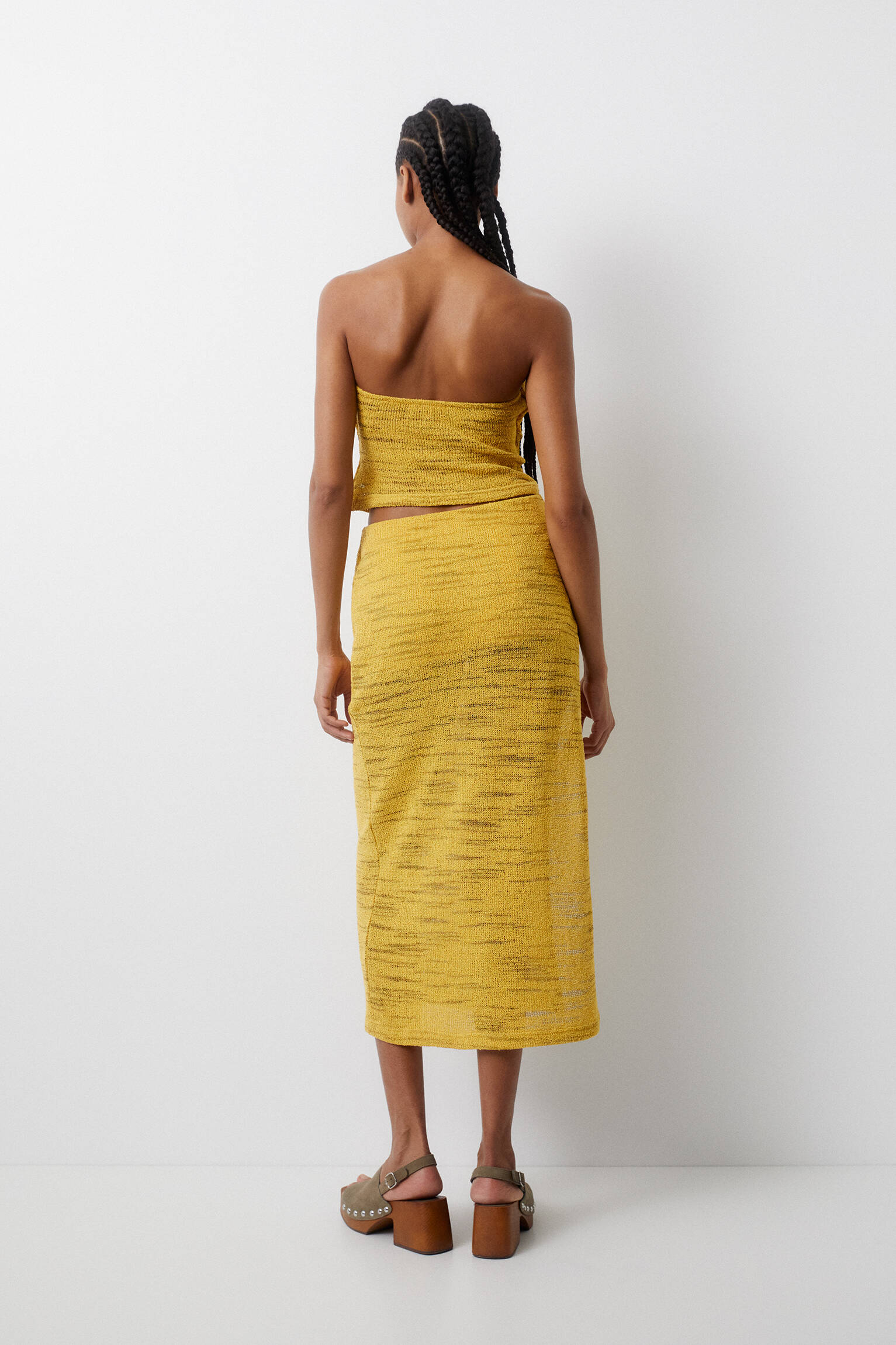 Top bandeau com costura vazada amarelo - Amarelo