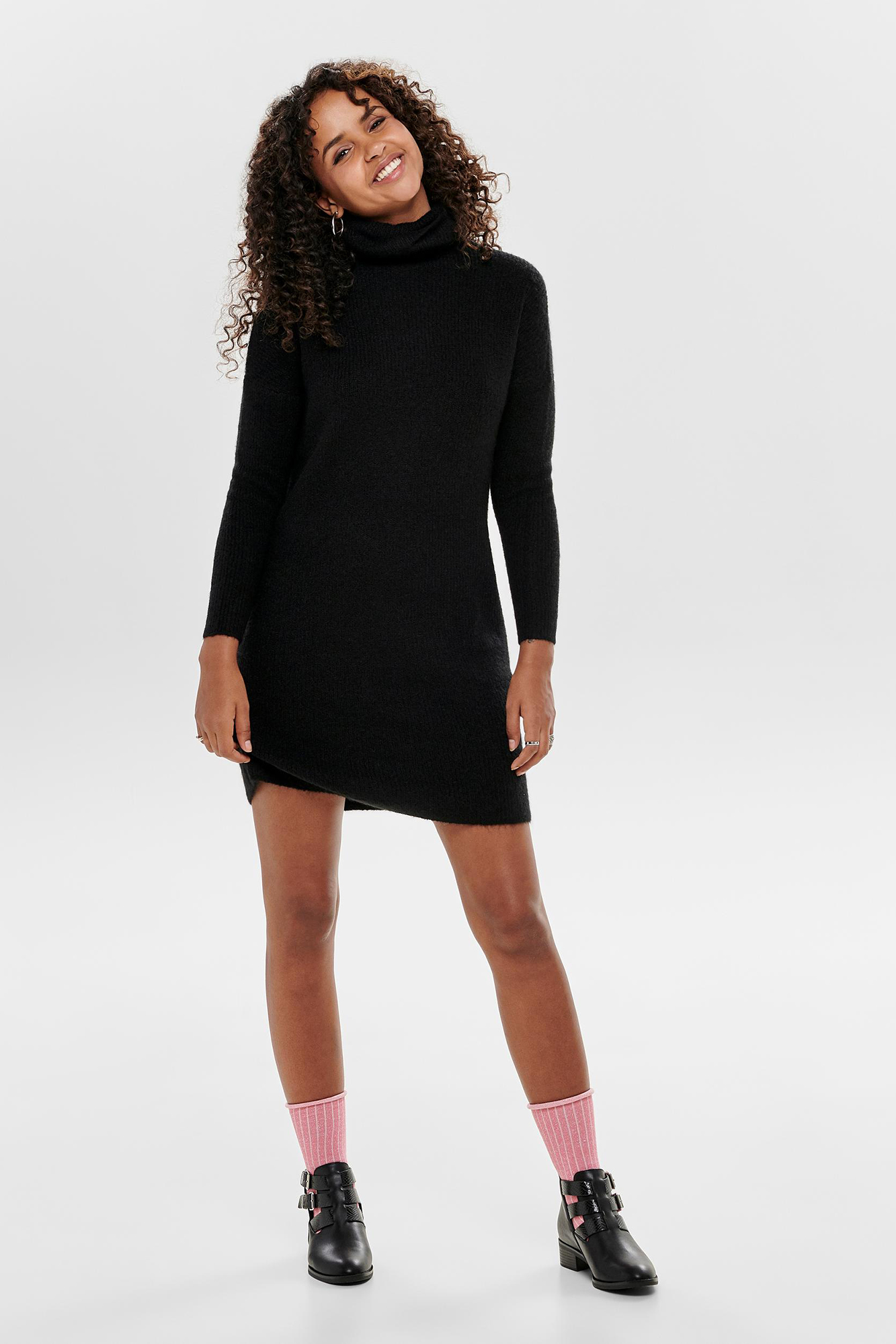 Vestido curto com gola alta